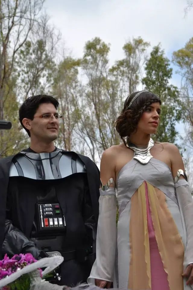 Julio Lebrón y Cristina el día de su boda, disfrazados de personajes de Star Wars